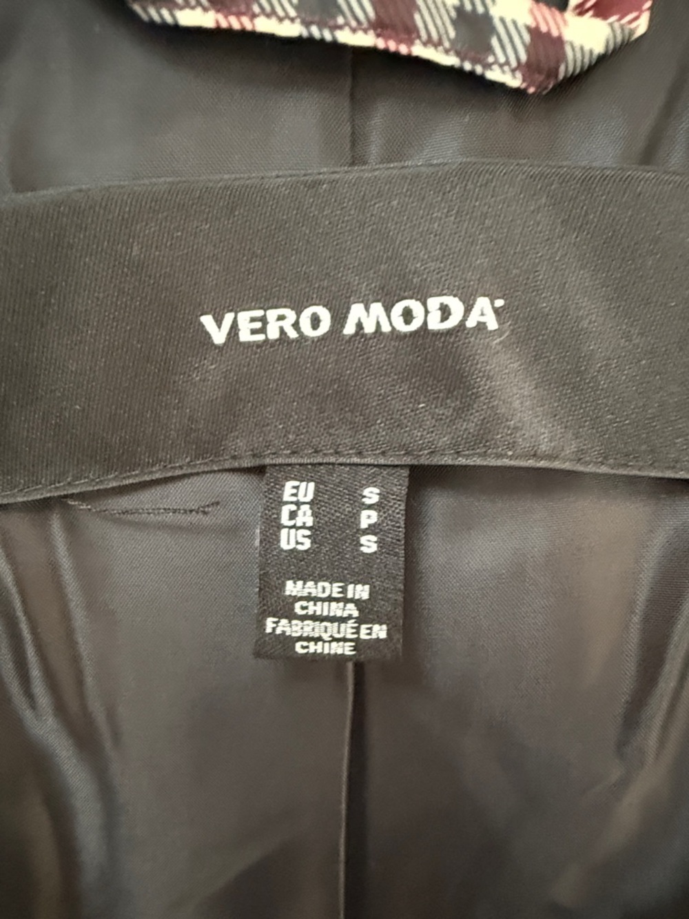 Vero Moda Black, White and Red Houndstooth Quilted Puffer Jacket - Picture 11 of 12